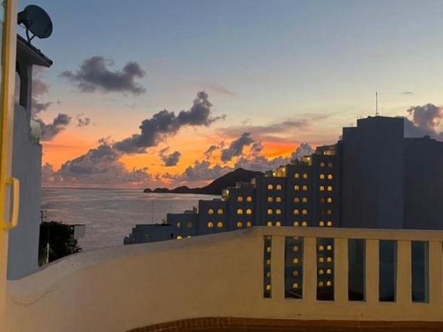 Venta oportunidad para inversionistas a Puerta cerrada con muebles Torre de 5 niveles en Manzanillo