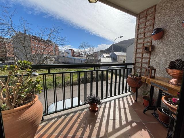 Piso en venta en La Placa, Ponferrada