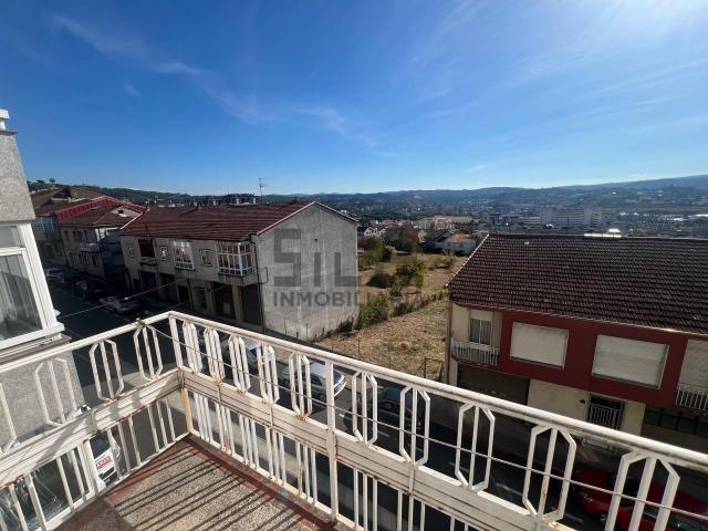 Piso en venta en Montealegre, Ourense