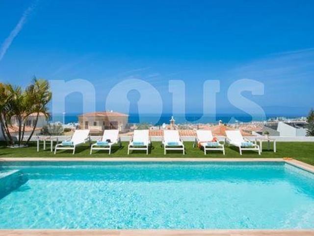 Villa en venta en Tenerife, San Eugenio Alto