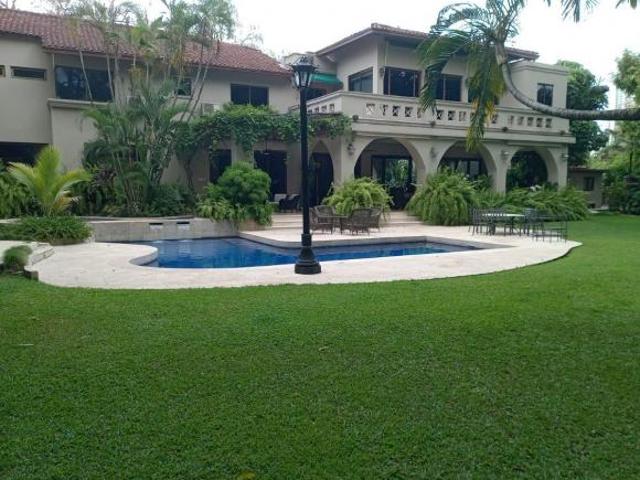 Venta y Alquiler de Casa en Altos del Golf