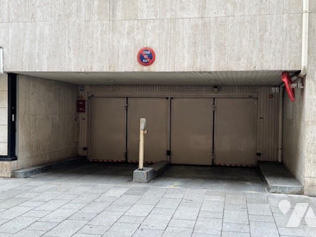 Garage vente à Neuilly-sur-Seine, Hauts-de-Seine