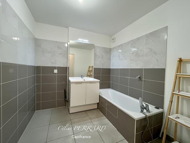 Appartement vente à ZA Le Village d'Entreprises, Sciez