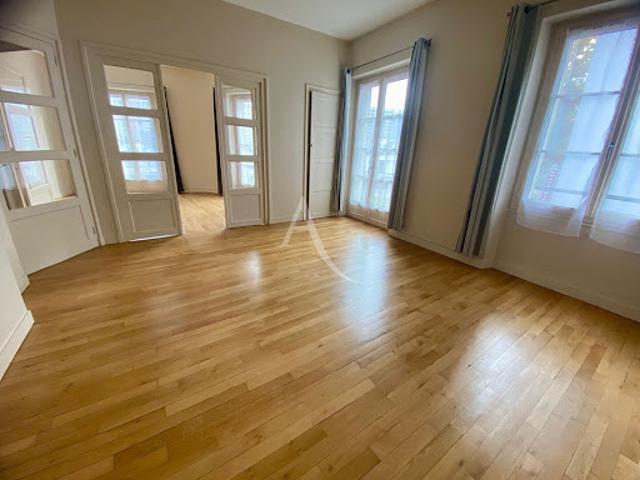 Appartement vente à Parking Place du Martroi, Orléans