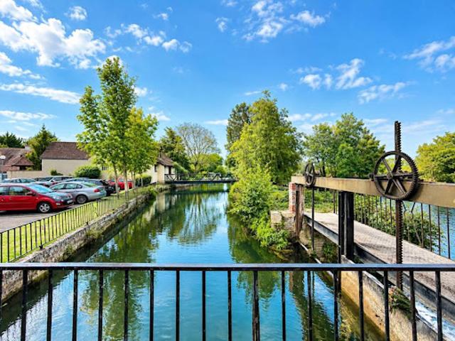 Appartement vente à La Pinède, Cherisy
