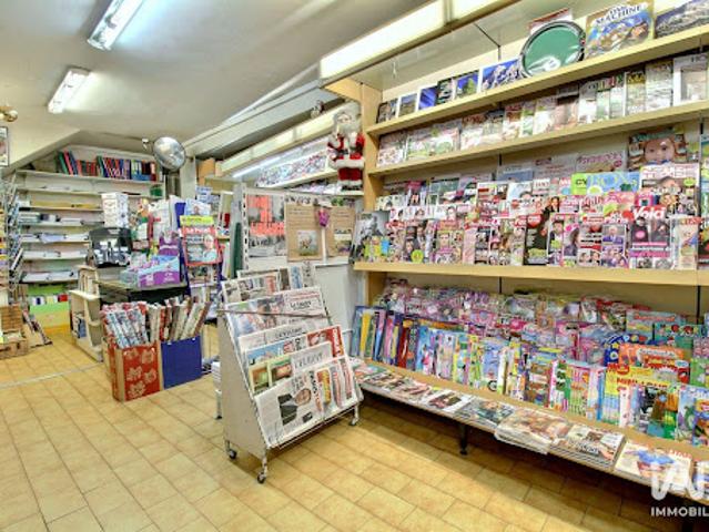 Local Commercial vente à Aix-en-Provence, Rousset