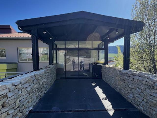 Local Commercial vente à Pontarlier, Morteau