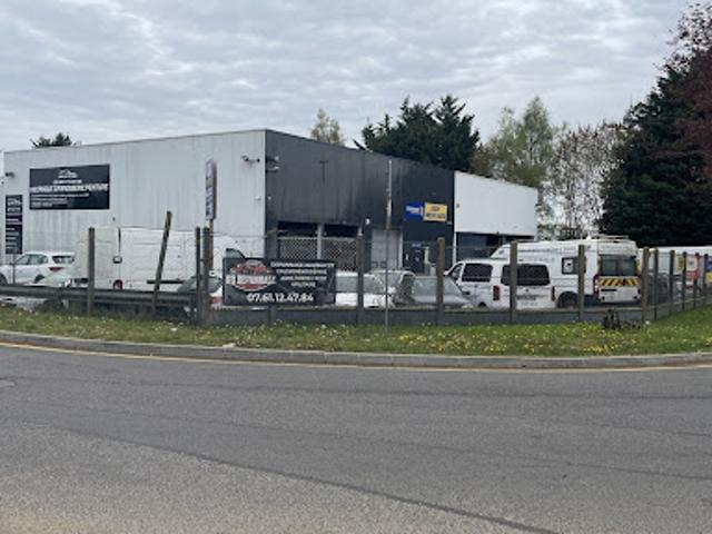 Local Commercial vente à Beauvais, Novillers