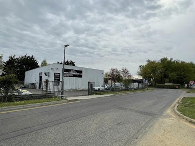 Local Commercial vente à Beauvais, Novillers