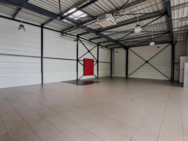 Local Commercial vente à Saintes