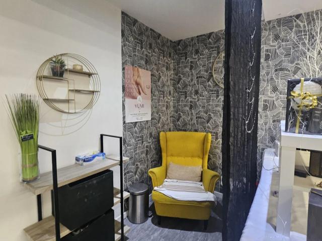 Local Commercial vente à Quartier du Plateau, Viry-Châtillon