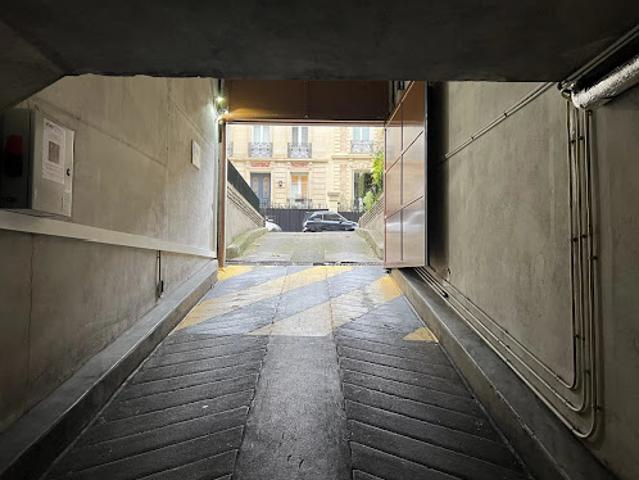 Garage vente à Paris, Île-de-France