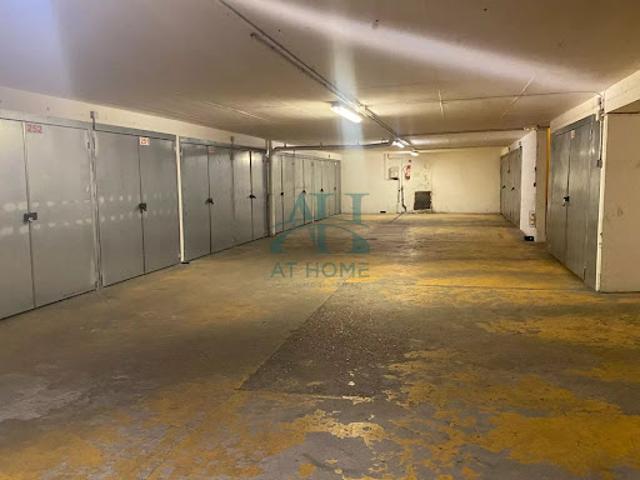 Garage vente à Paris, Île-de-France