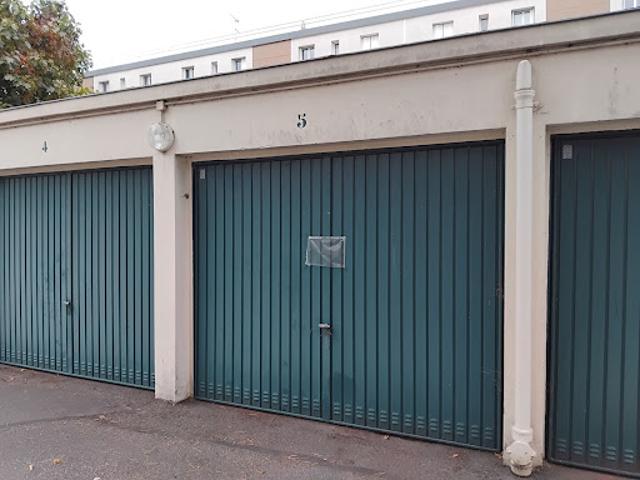 Garage vente à Résidence Parc de Béarn, Saint-Cloud