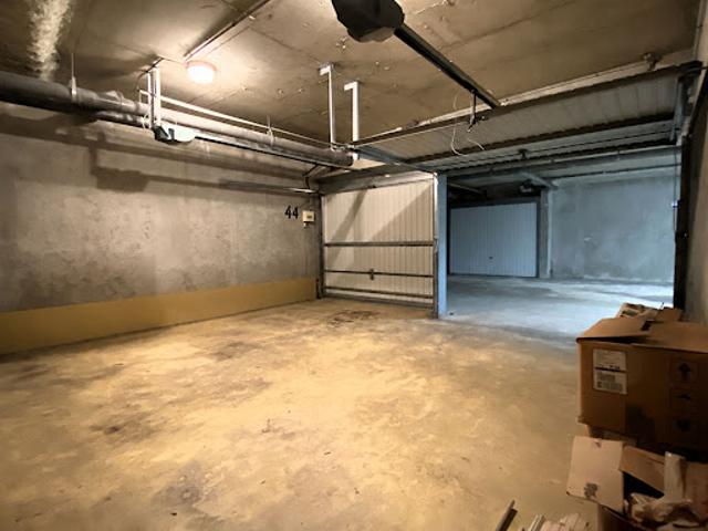Garage vente à Paris 20e Arrondissement, Paris
