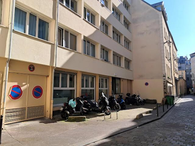 Garage vente à Paris, Quartier de la Roquette