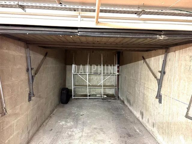 Garage vente à Paris, Île-de-France