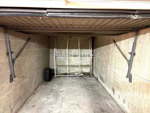 Garage vente à Paris, Île-de-France