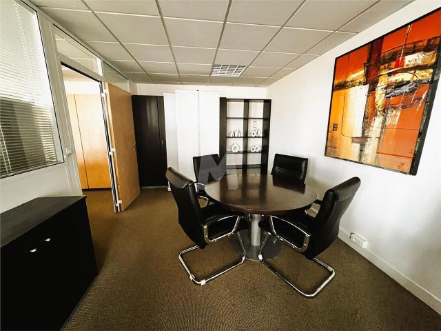 Bureau vente à Évry, Petit-bourg
