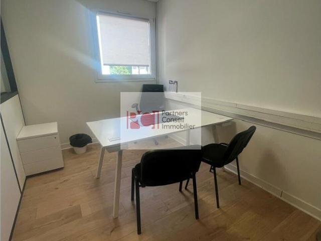 Bureau vente à Nîmes