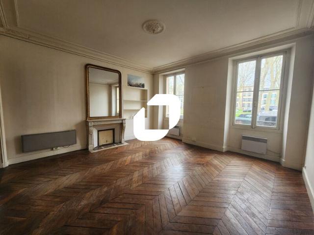 Bureau vente à Notre-Dame, Versailles
