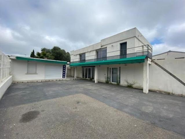 Bureau vente à Nîmes