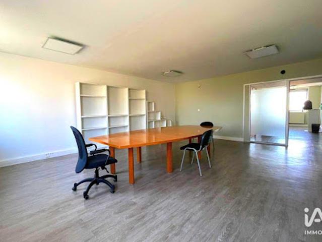 Bureau vente à Évry, Petit-bourg