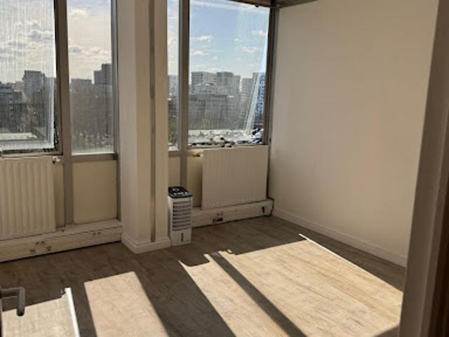 Bureau vente à Évry, Petit-bourg