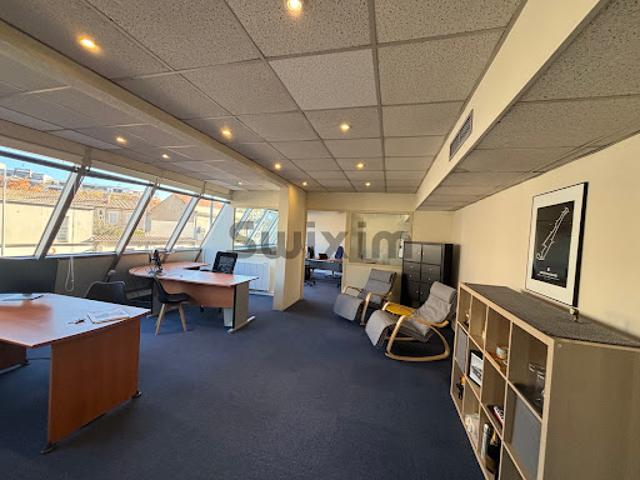 Bureau vente à Nîmes