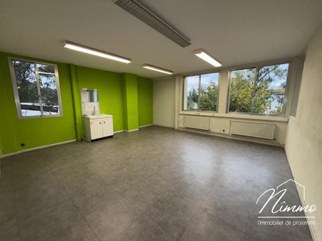 Bureau vente à Nîmes