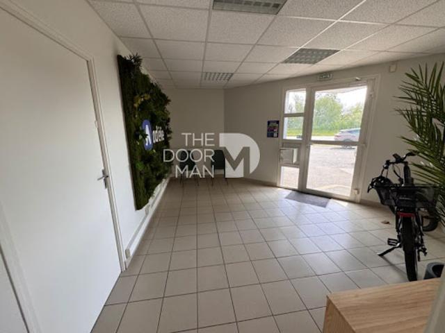 Bureau vente à Laval