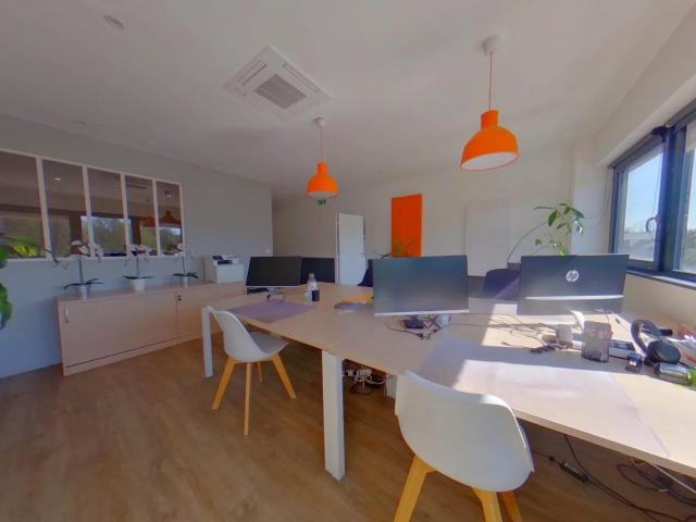 Bureau vente à Évry, Petit-bourg