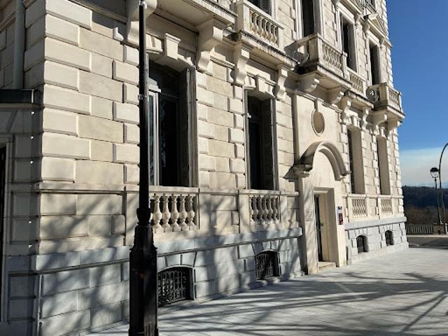 Bureau vente à Pau