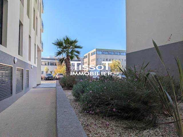 Bureau vente à Nîmes