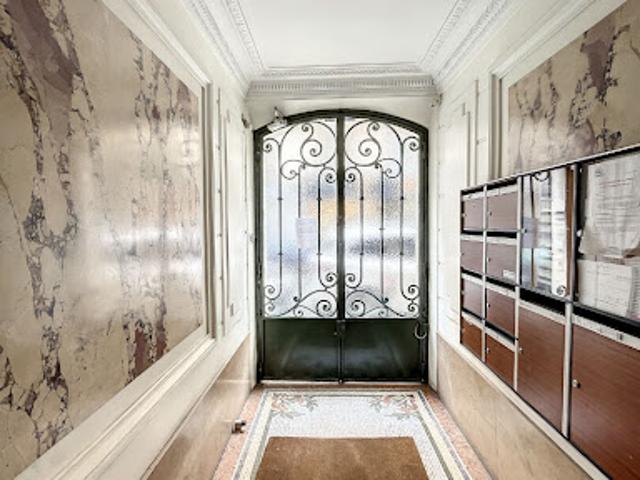Bureau vente à Paris 18e Arrondissement, Paris