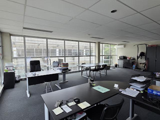 Bureau vente à Nîmes