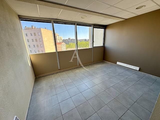 Bureau vente à Nîmes
