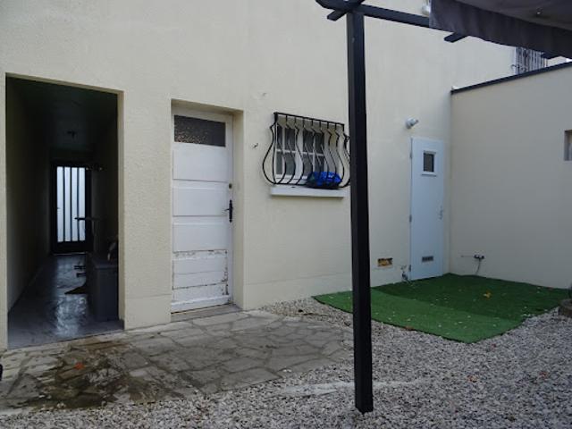 Bureau vente à Les Seigneurs, Saint-Père-sur-Loire