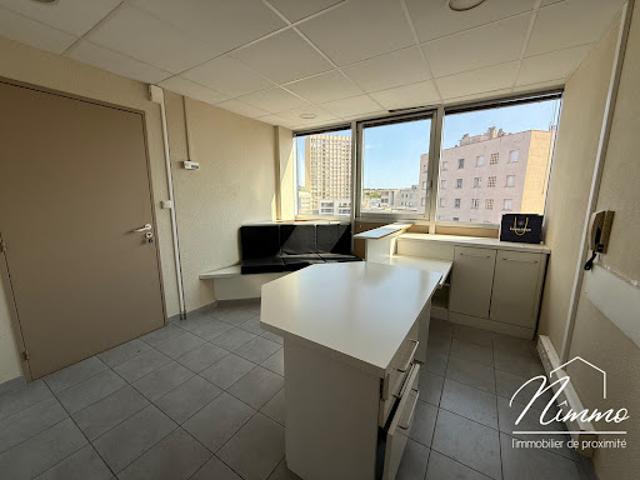 Bureau vente à Nîmes