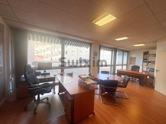 Bureau vente à Nîmes