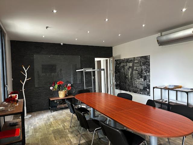 Bureau vente à Fontainebleau, Montigny-sur-loing