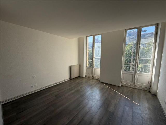 Bureau vente à Bordeaux