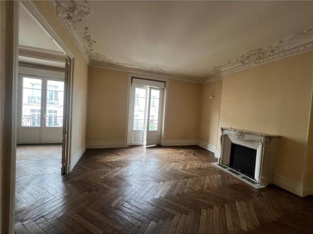 Bureau vente à Bordeaux