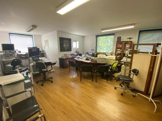 Bureau vente à Évry, Petit-bourg