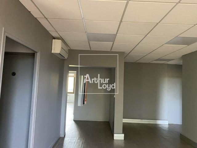 Bureau vente à Les Epinettes, Évry-Courcouronnes