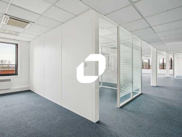 Bureau vente à Évry, Petit-bourg
