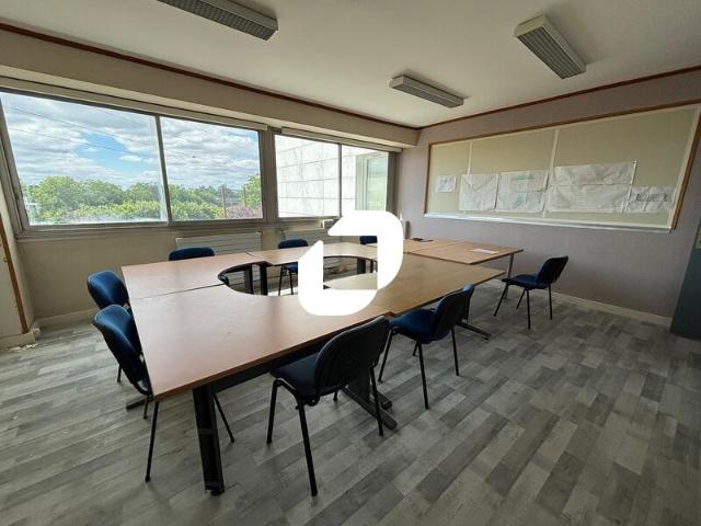 Bureau vente à Évry, Petit-bourg