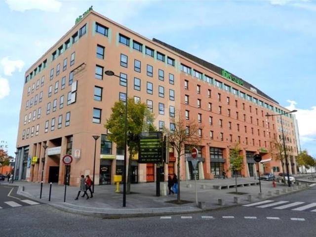 Bureau vente à Évry, Petit-bourg
