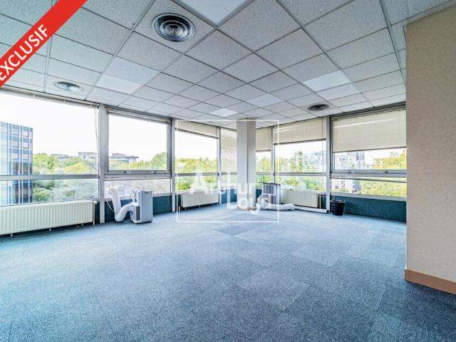 Bureau vente à Évry, Petit-bourg