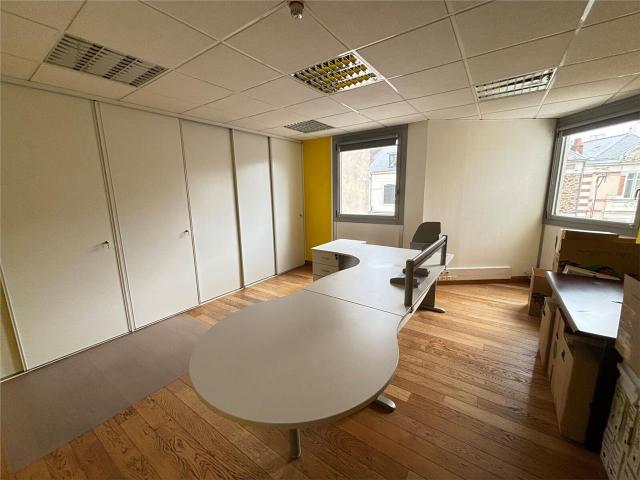 Bureau vente à Nantes